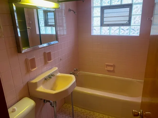 $129,000 | 12613 South Marshfield Avenue, Calumet Park, IL 60827