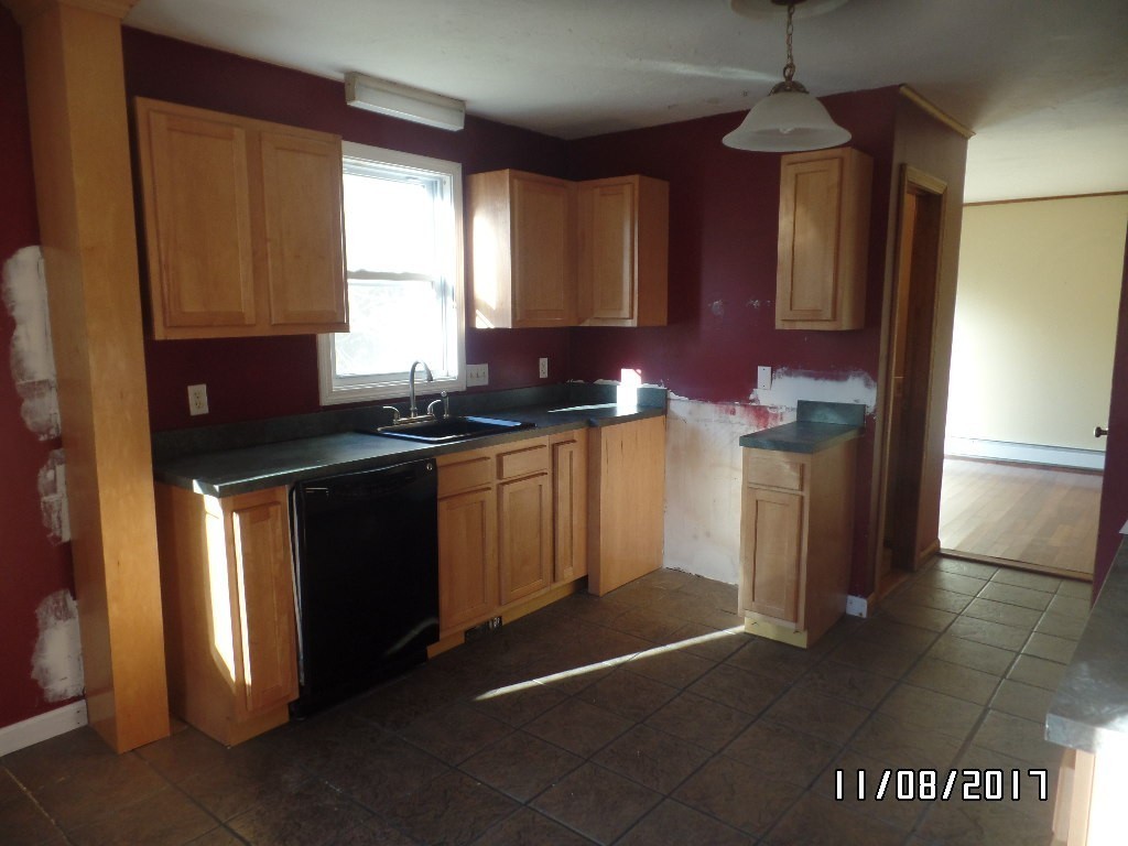 41 Upland Street Worcester, MA 01607 - Photo 5 of 14 Gallery Image 5