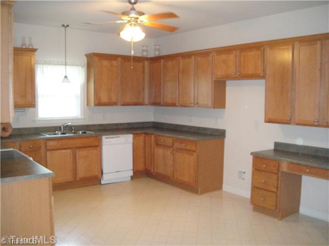 124 Water Mill Road Kernersville, NC 27284 - Photo 2 of 15 Kitchen.