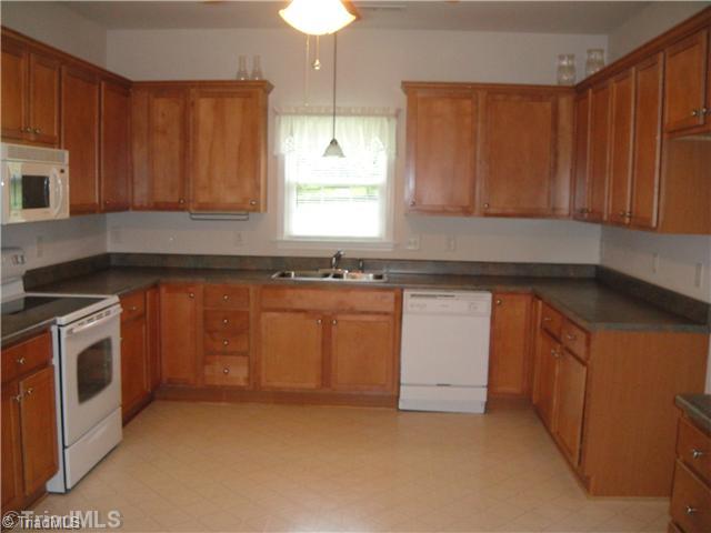 124 Water Mill Road Kernersville, NC 27284 - Photo 3 of 15 Kitchen.