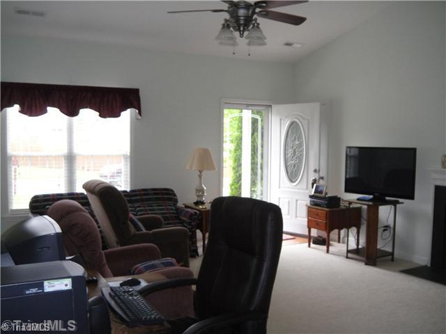 124 Water Mill Road Kernersville, NC 27284 - Photo 7 of 15 Living Room.