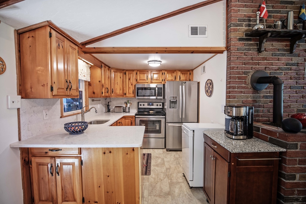 32 Great Woods Road Saugus, MA 01906 - Photo 7 of 39 Gallery Image 7