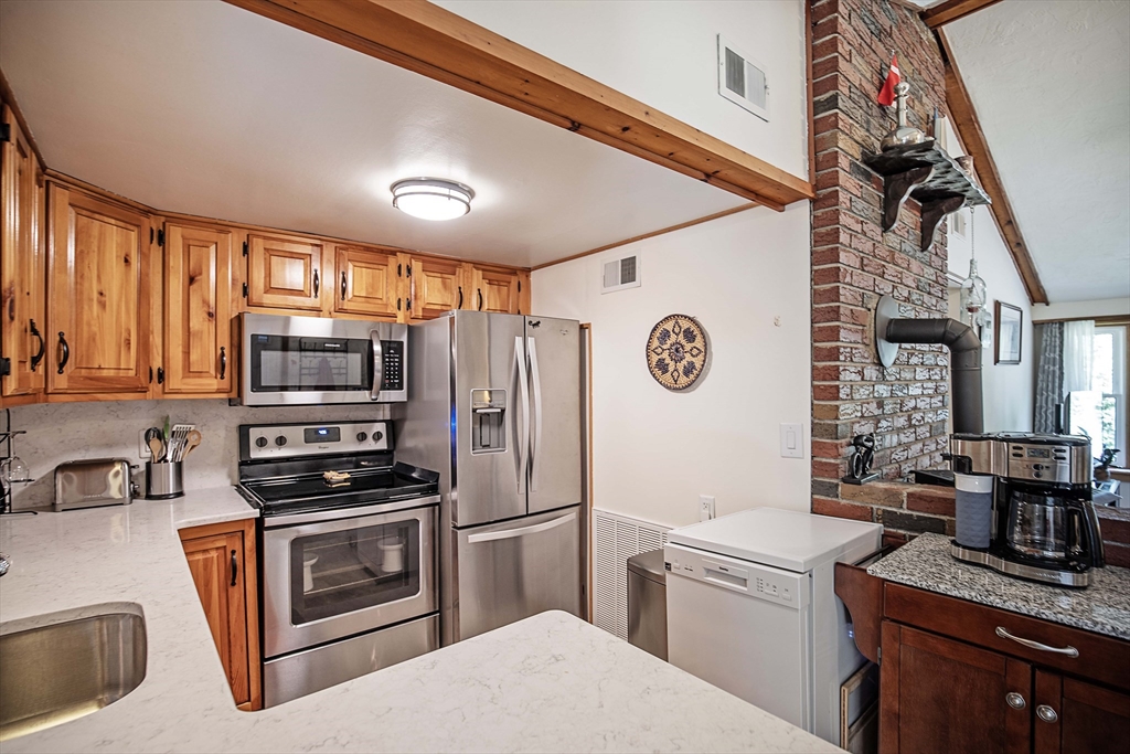 32 Great Woods Road Saugus, MA 01906 - Photo 9 of 39 Gallery Image 9