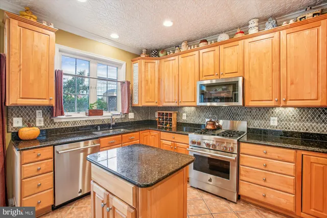 $1,049,000 | 703 Capitol Square Place Southwest, Washington, DC 20024