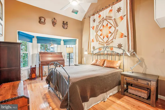 $1,049,000 | 703 Capitol Square Place Southwest, Washington, DC 20024