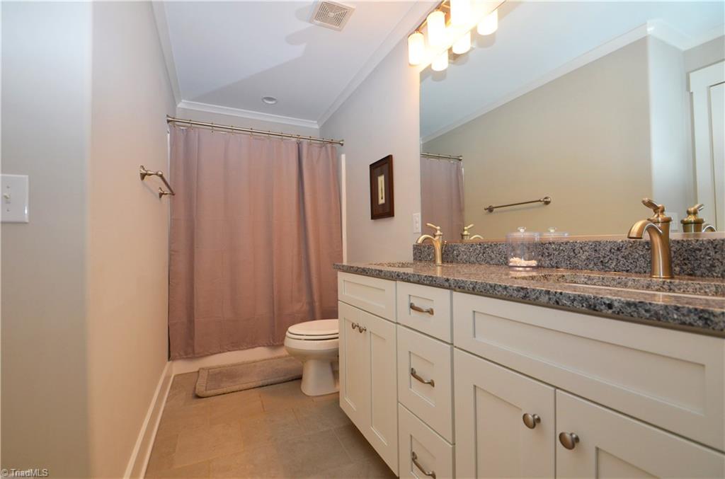 5578 Salem View Road Pfafftown, NC 27040 - Photo 27 of 48 Shared bath with dual sinks.