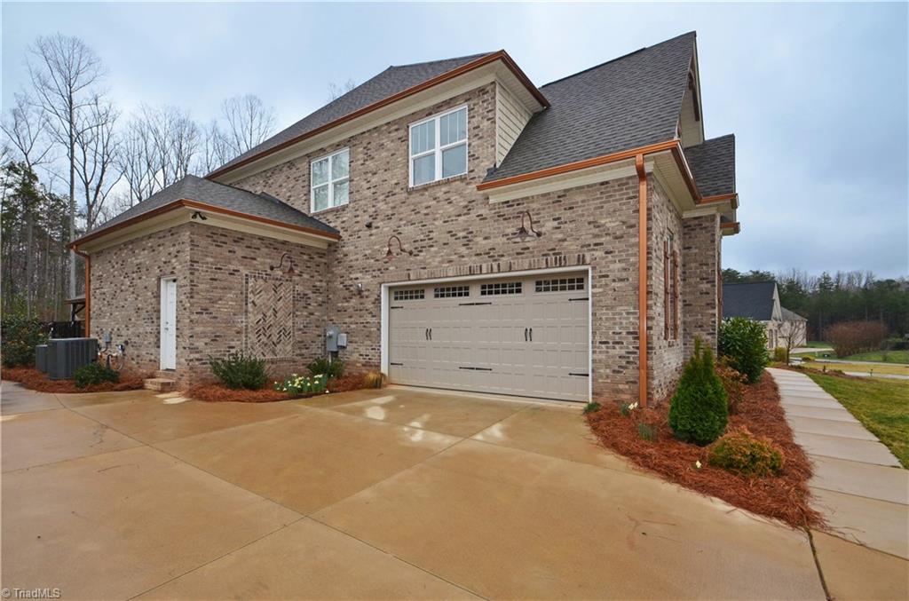 5578 Salem View Road Pfafftown, NC 27040 - Photo 39 of 48 Main level two car garage.
