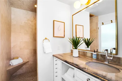$2,690,000 | 424 South Meadows Avenue, Manhattan Beach, CA 90266