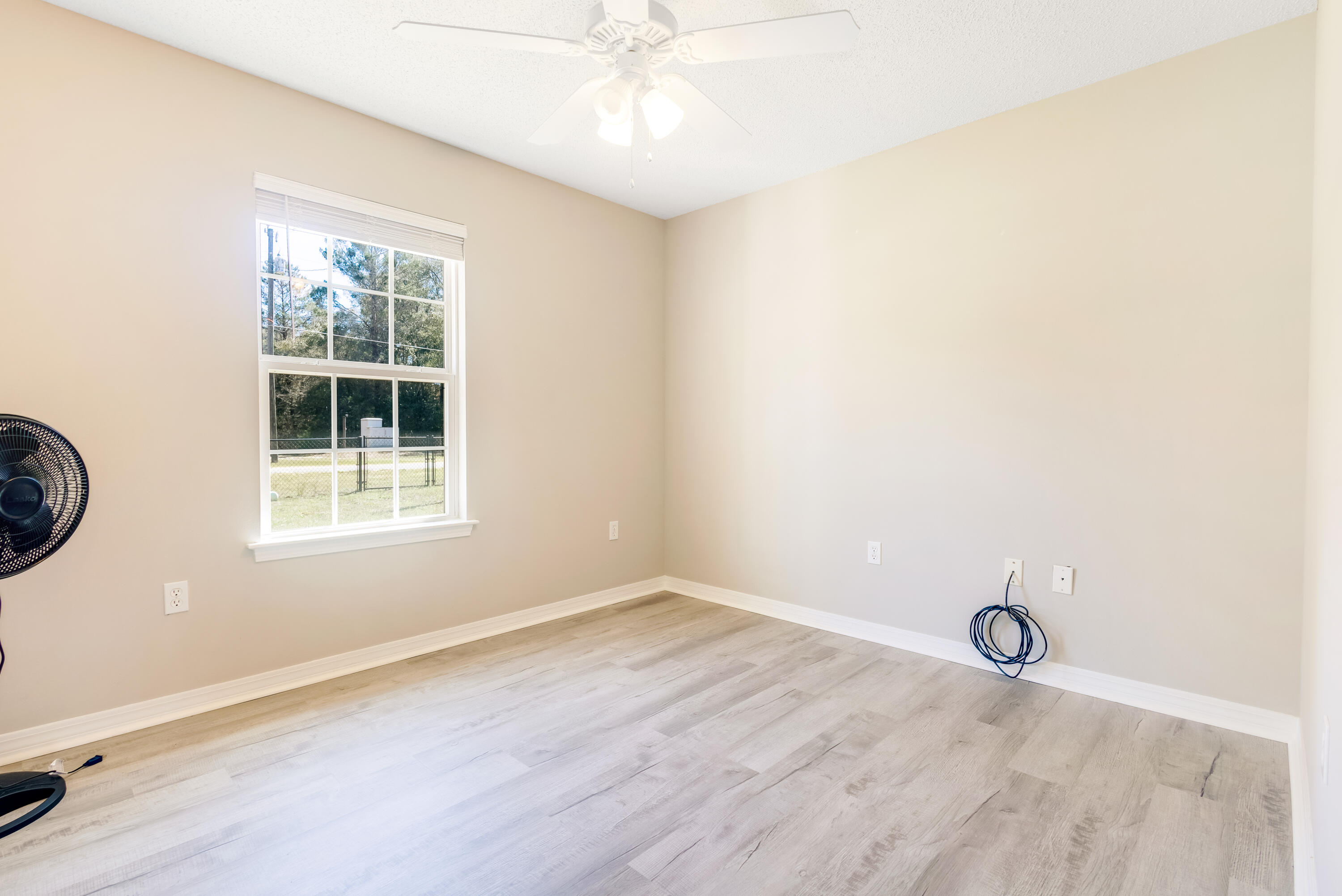 103 Valley View Drive DeFuniak Springs, FL 32433 - Photo 23 of 34 an empty room with a window