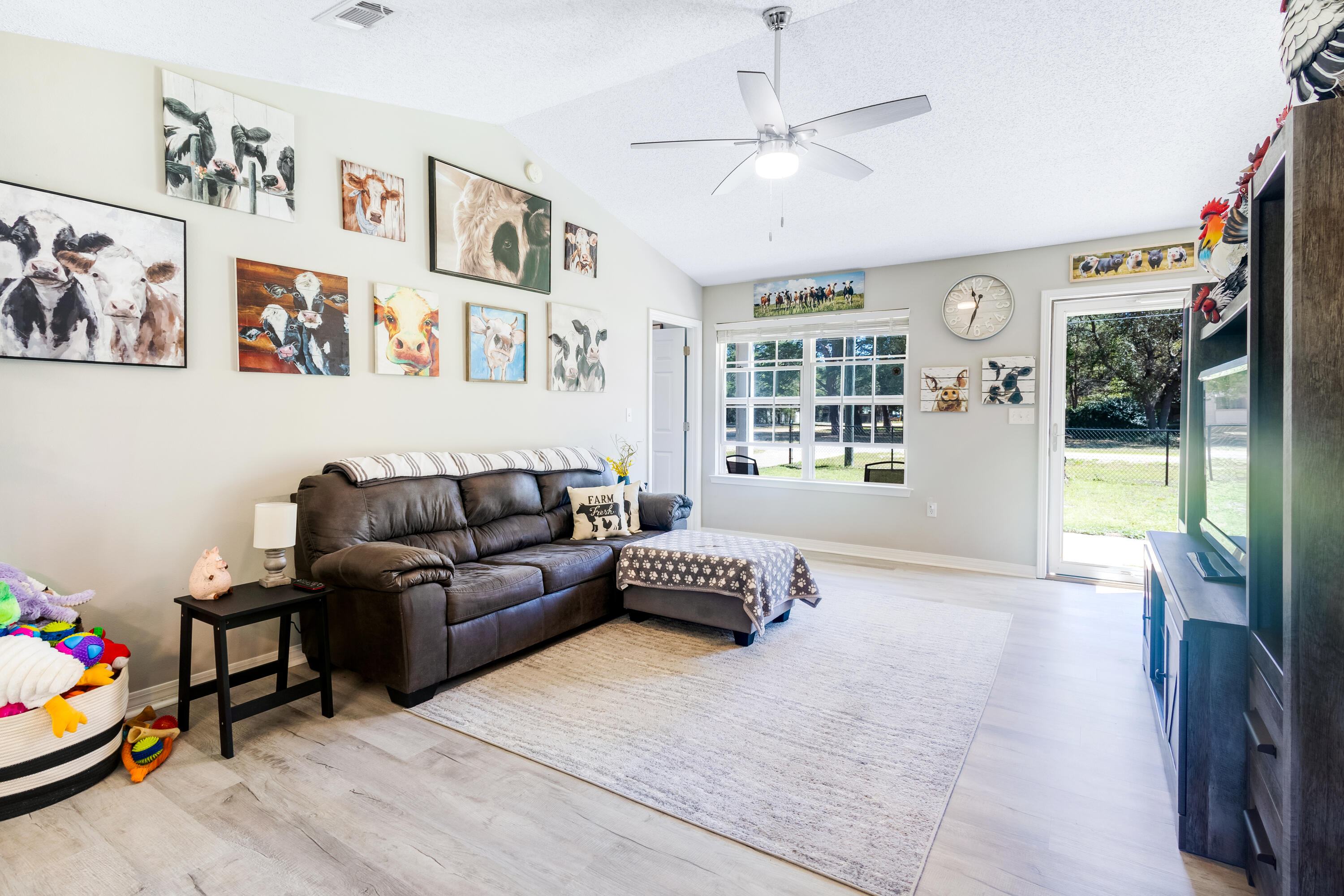 103 Valley View Drive DeFuniak Springs, FL 32433 - Photo 9 of 34 a living room with furniture and a window