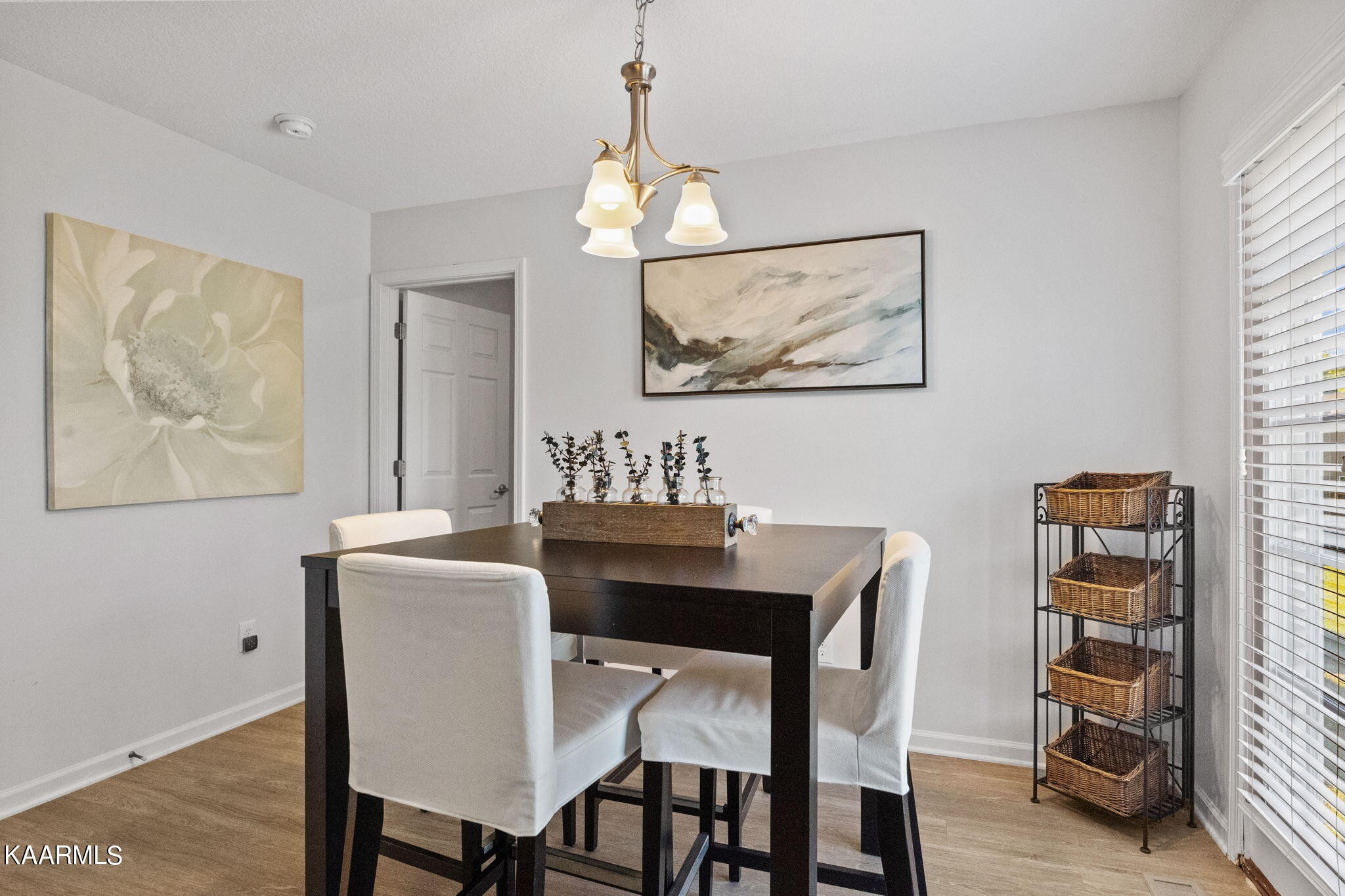 1825 Turning Point Road Powell, TN 37849 - Photo 20 of 40 a dining room with a desk and chair