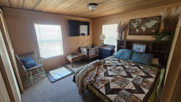 $349,900 | 28143 North Island Circle, Hollandale, MN 56045