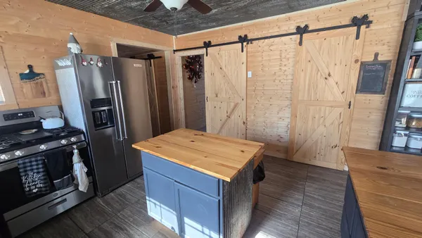 $349,900 | 28143 North Island Circle, Hollandale, MN 56045