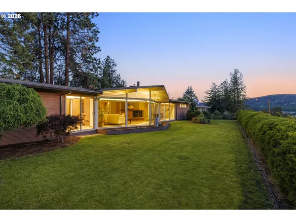 $699,000 | 314 West Scenic Drive, The Dalles, OR 97058