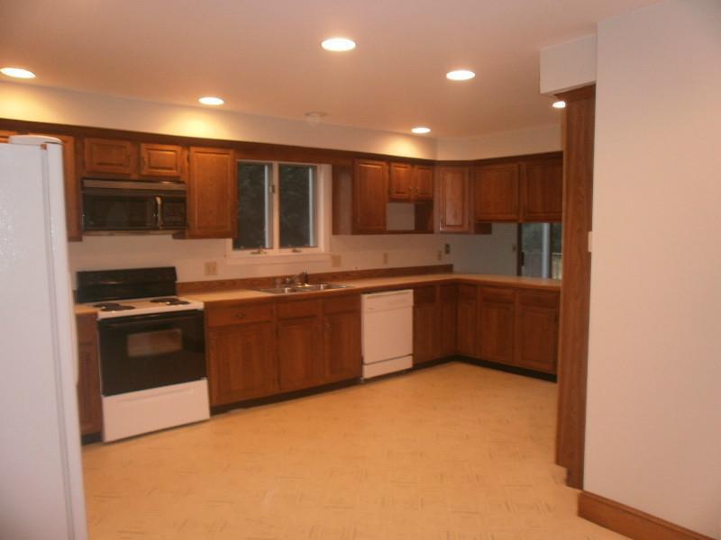 70 Highland Cliff Road Windham, ME 04062 - Photo 4 of 18 Kitchen.