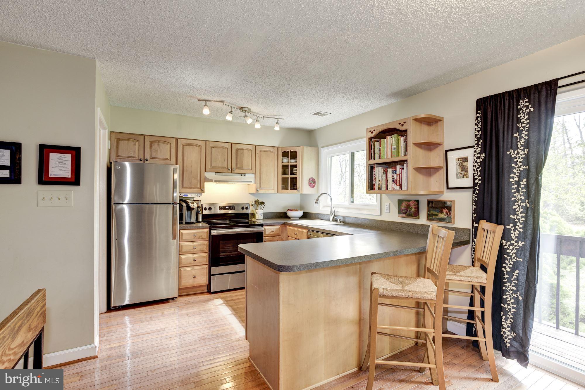 2220 Cartwright Place Reston, VA 20191 - Photo 5 of 39 Updated Kitchen