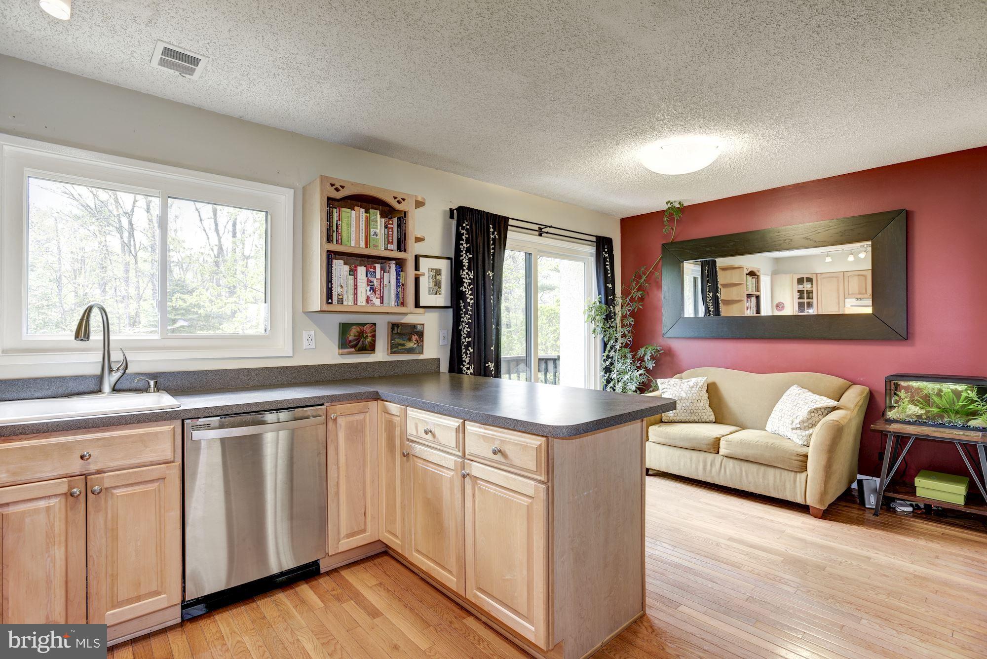 2220 Cartwright Place Reston, VA 20191 - Photo 8 of 39 Kitchen open to Dining Area