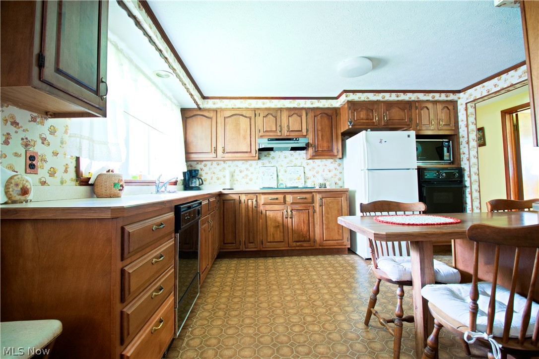 6421 Oberlin Road Lorain, OH 44053 - Photo 10 of 21 Gallery Image 10