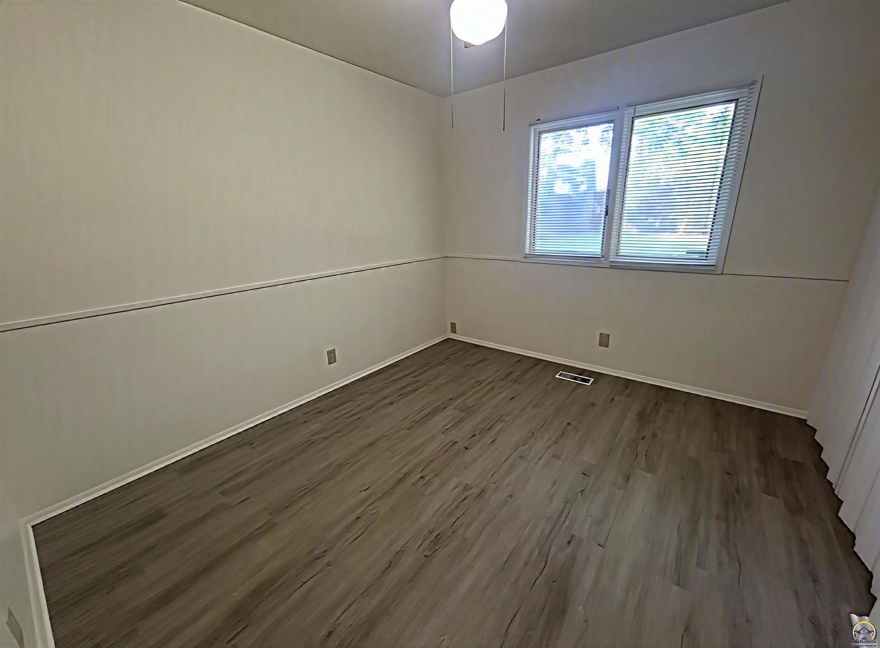 4029 Southwest 28th Terrace Topeka, KS 66614 - Photo 23 of 26