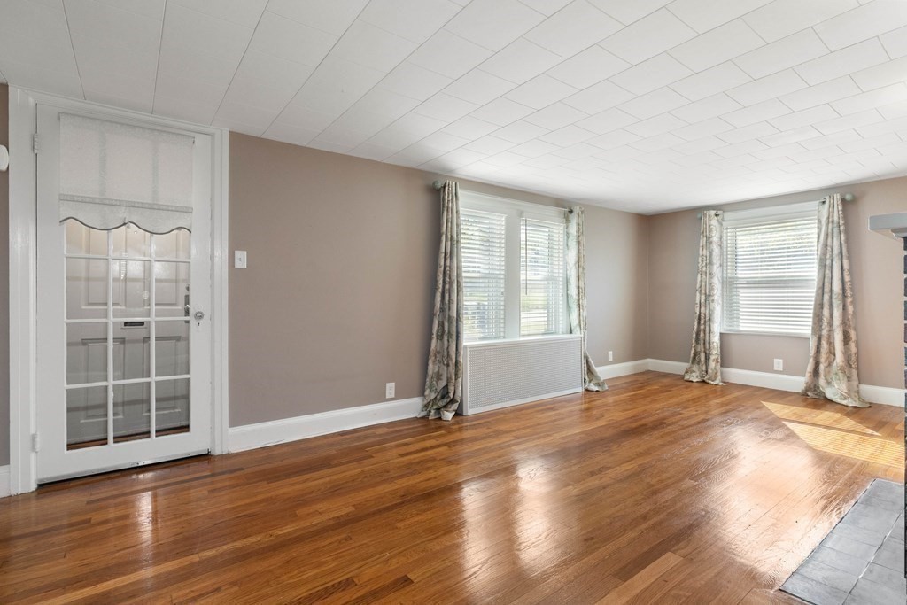 87 Buckingham Road North Andover, MA 01845 - Photo 16 of 25 Gallery Image 16