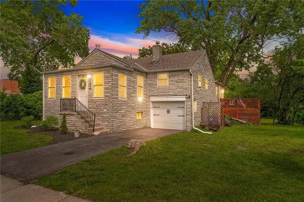 $350,000 | 336 East Park Street, Olathe, KS 66061