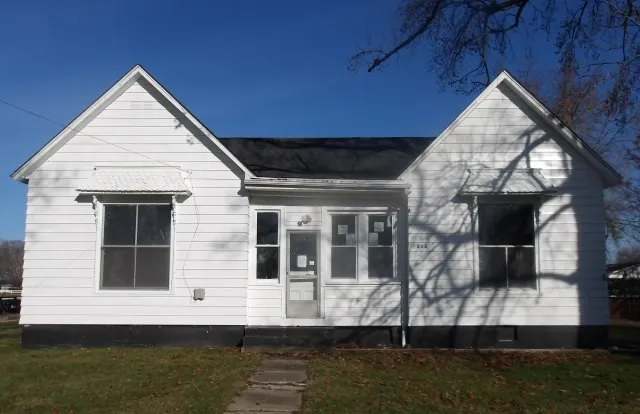 $30,000 | 305 West Main Street, Oakland, IL 61943