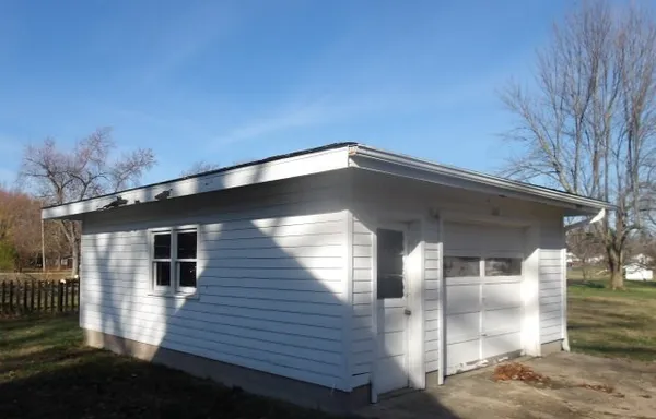 $30,000 | 305 West Main Street, Oakland, IL 61943