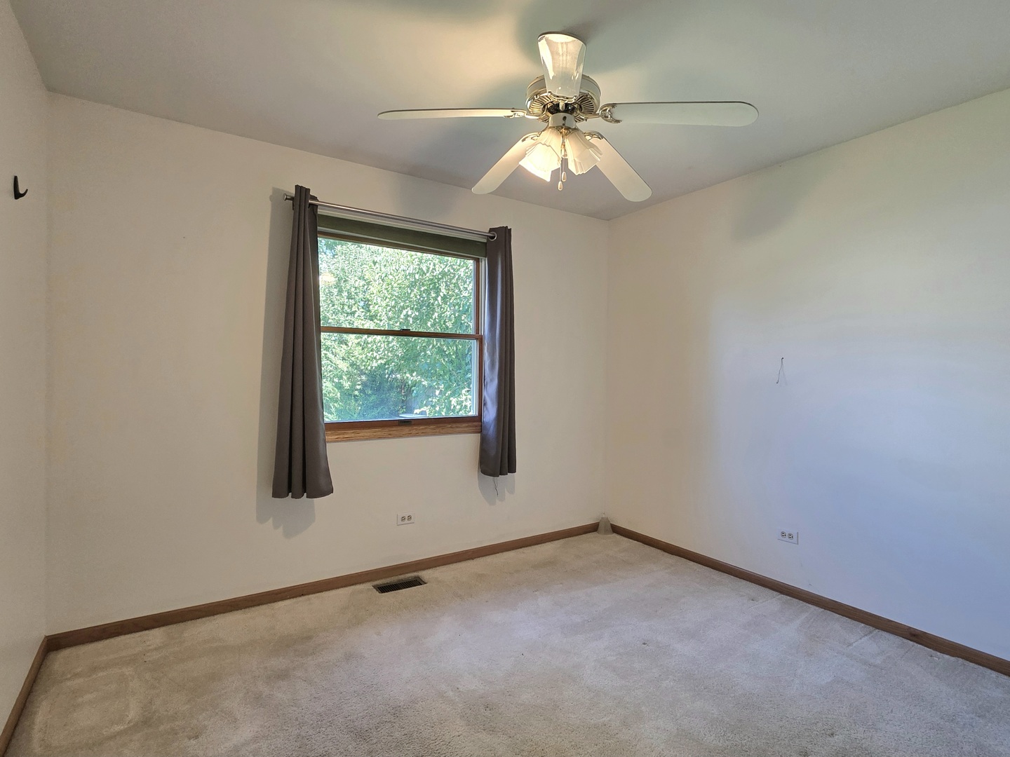 25028 Cashel Bay Road Manhattan, IL 60442 - Photo 17 of 32 an empty room with a window