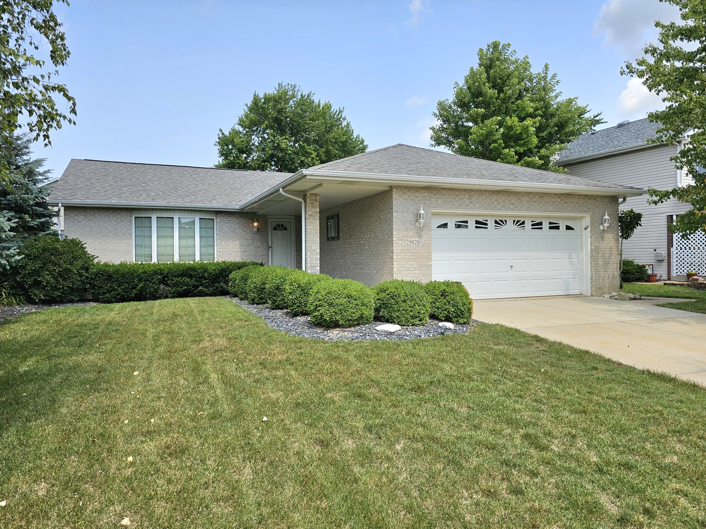 25028 Cashel Bay Road Manhattan, IL 60442 - Photo 2 of 32 a view of outdoor space and yard