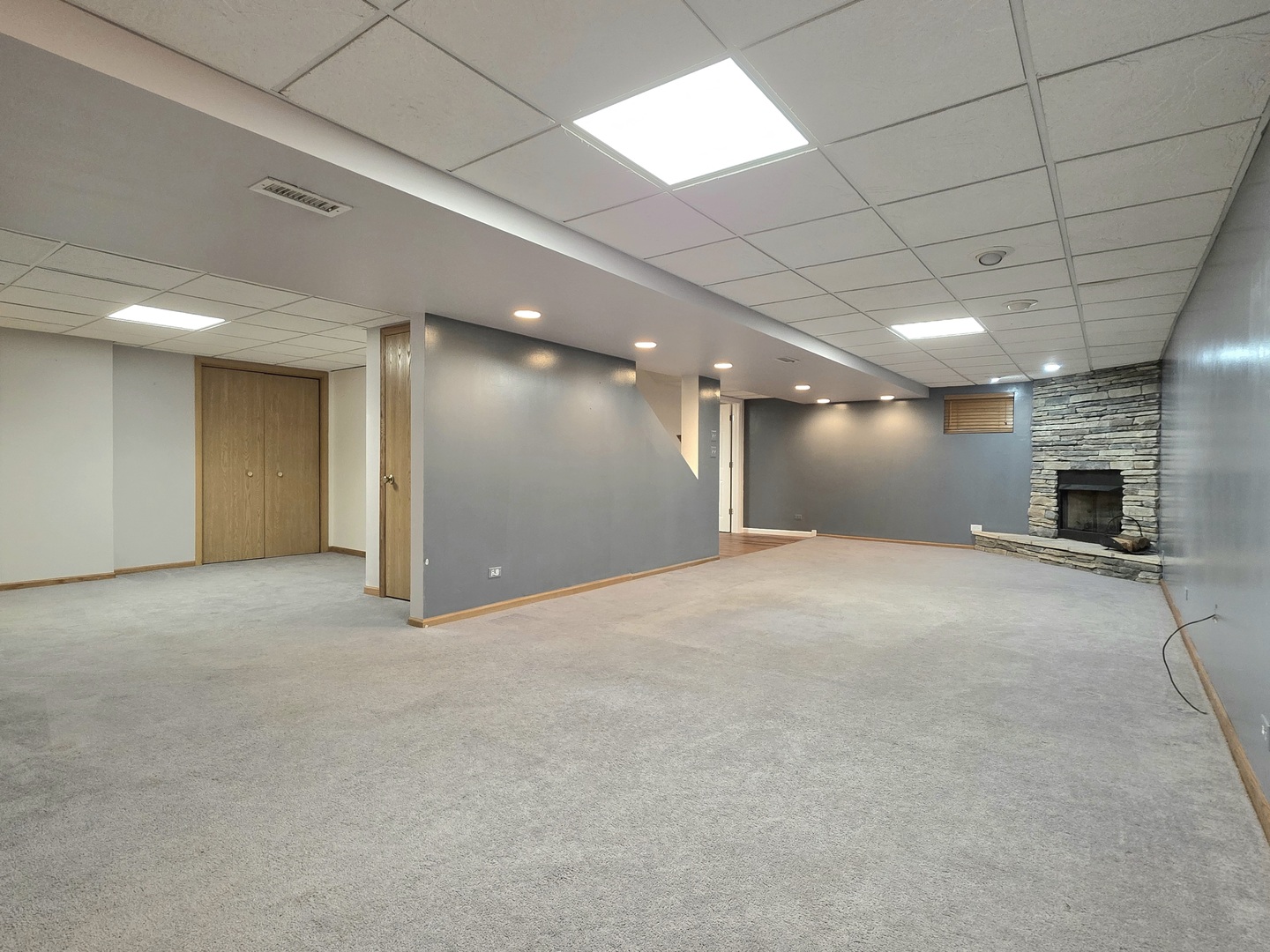 25028 Cashel Bay Road Manhattan, IL 60442 - Photo 21 of 32 a view of a livingroom with a fireplace