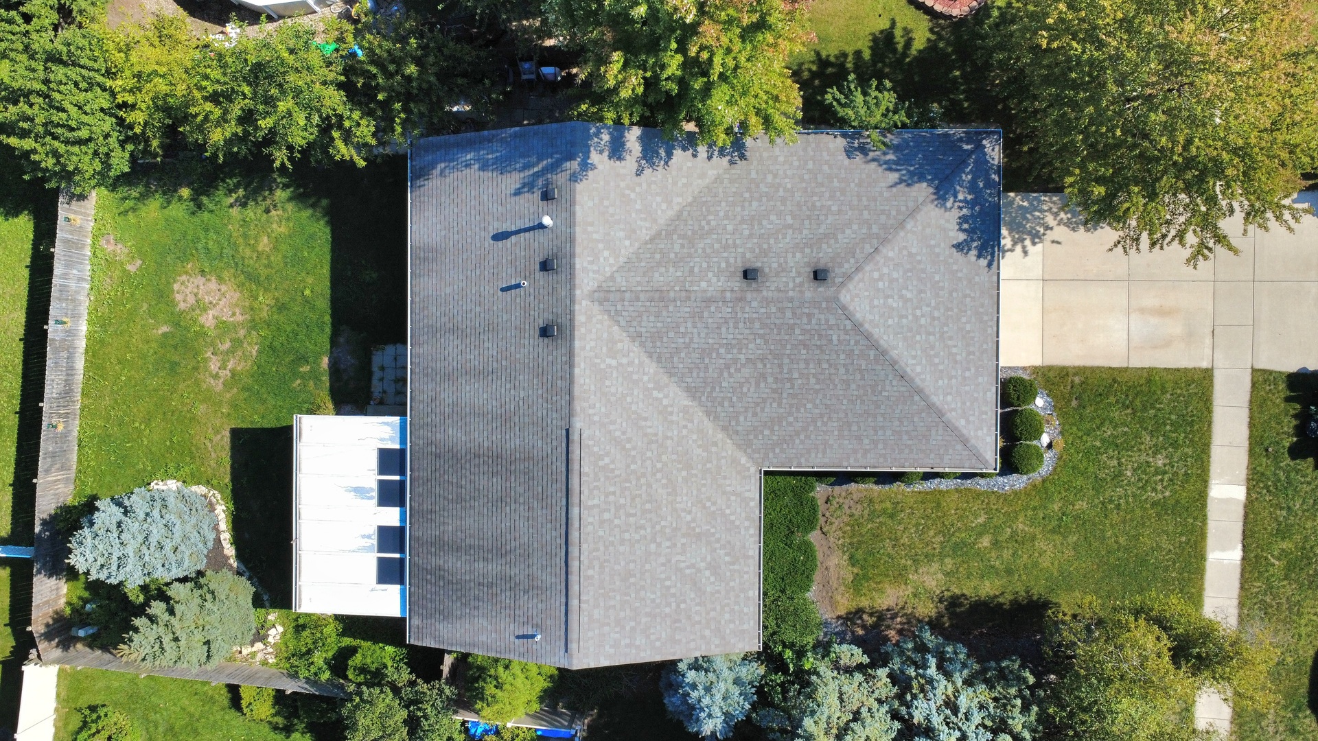 25028 Cashel Bay Road Manhattan, IL 60442 - Photo 32 of 32 an aerial view of a house having yard