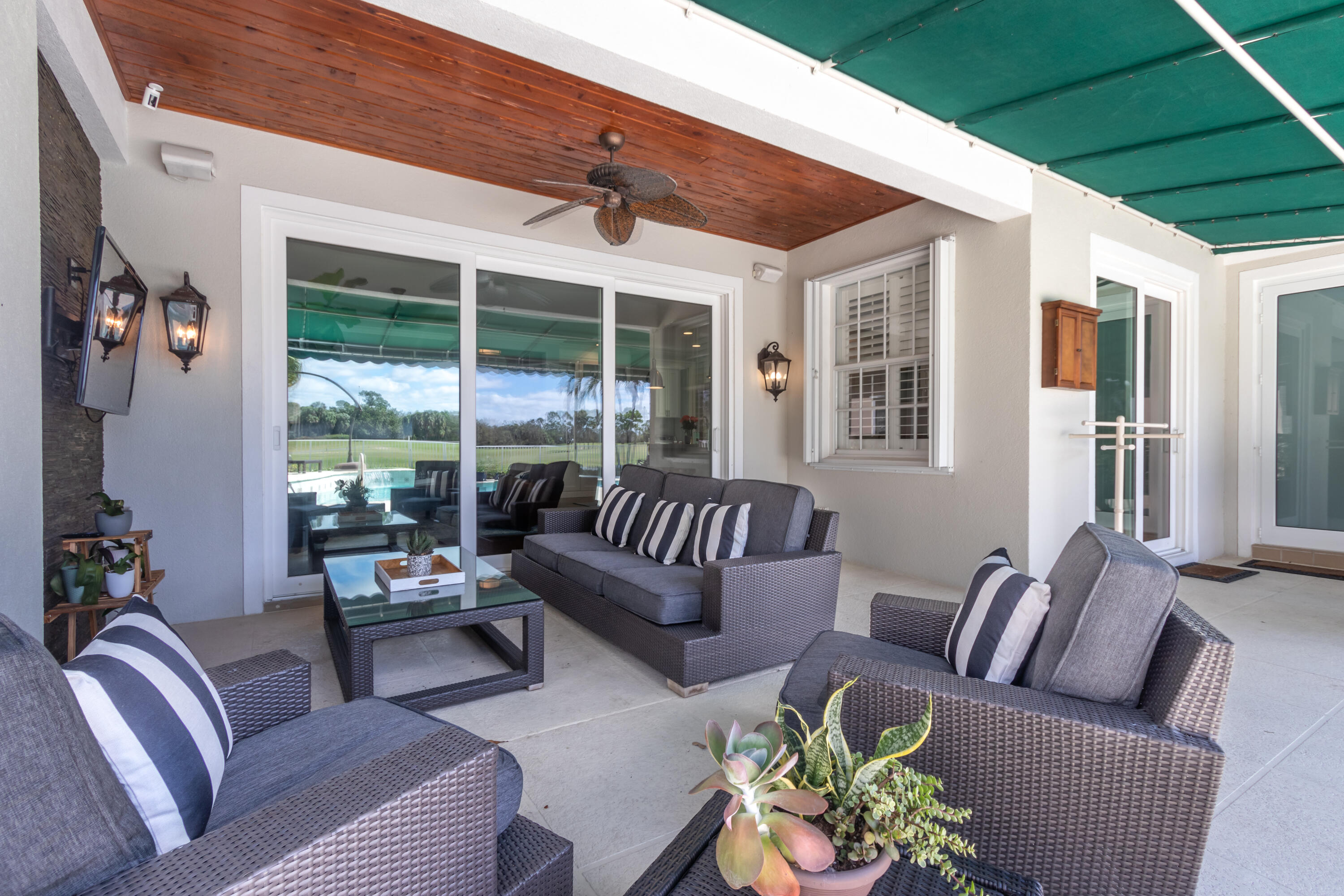 190 Barbados Drive Jupiter, FL 33458 - Photo 10 of 25 IMG_8112-Edit