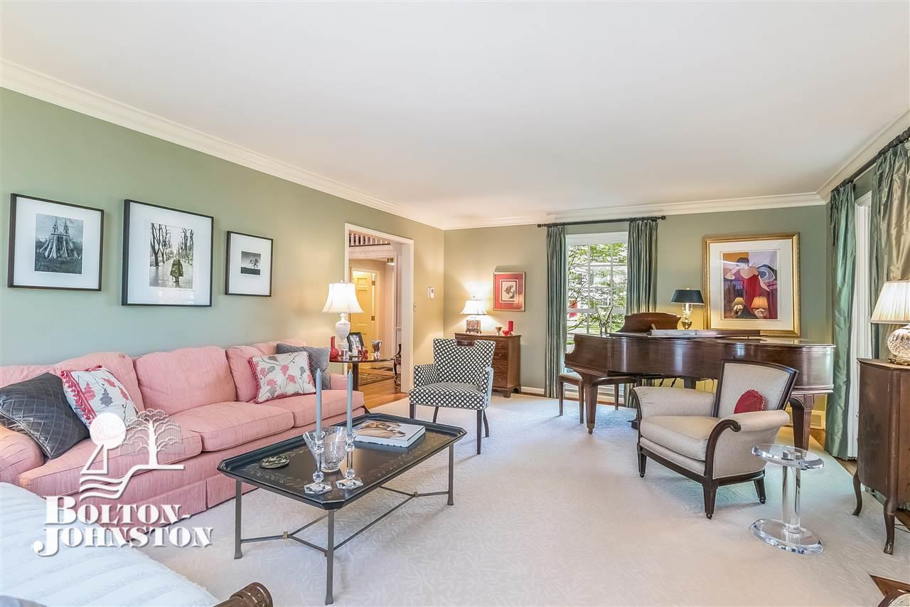 110 Touraine Road Grosse Pointe, MI 48236 - Photo 10 of 68 31346880-9.JPG