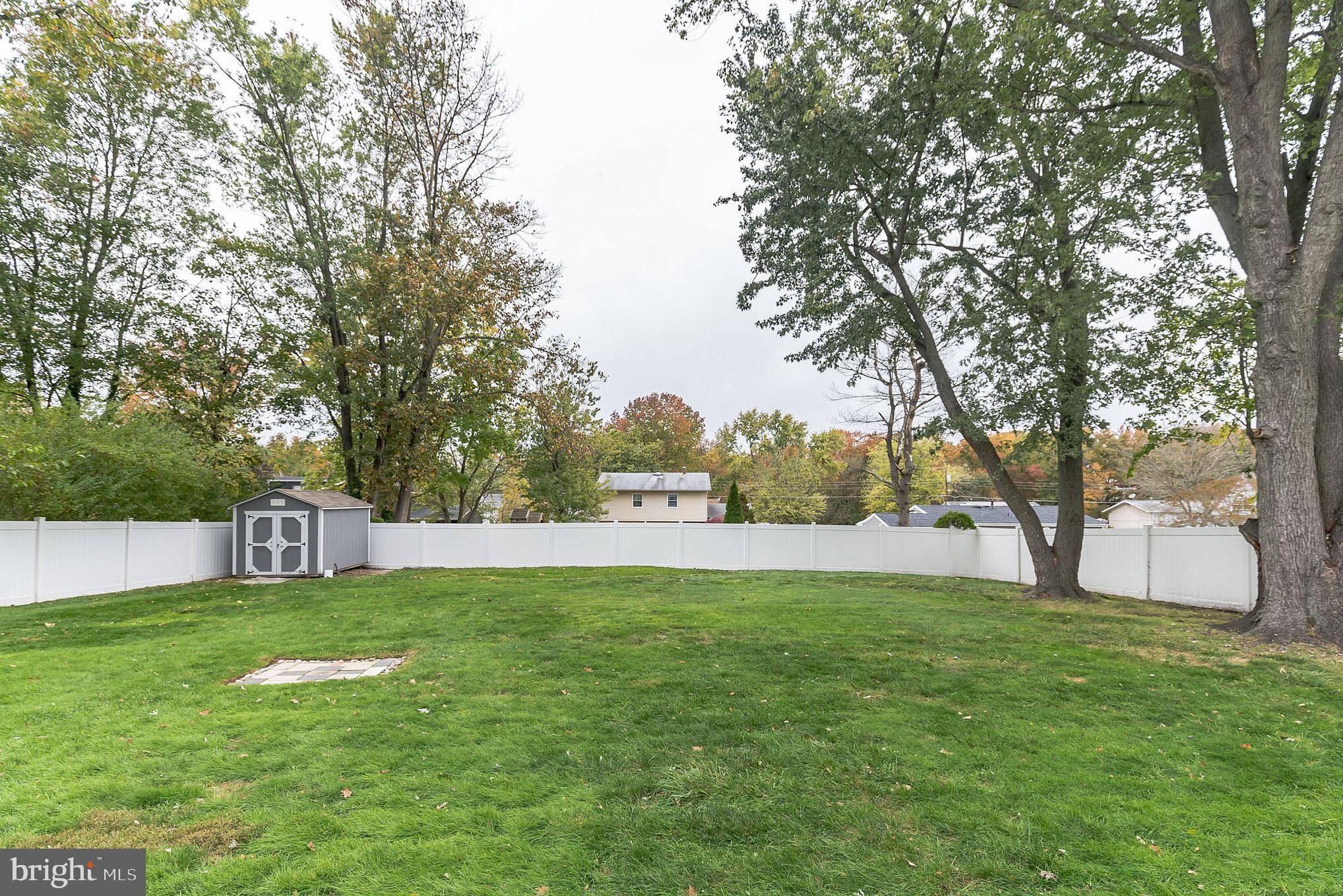 12 Edgehill Road Gibbsboro, NJ 08026 - Photo 2 of 15