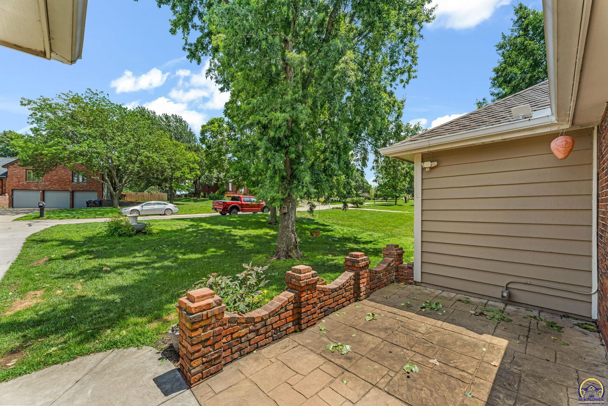 3725 Southwest Kings Forest Road Topeka, KS 66610 - Photo 6 of 52
