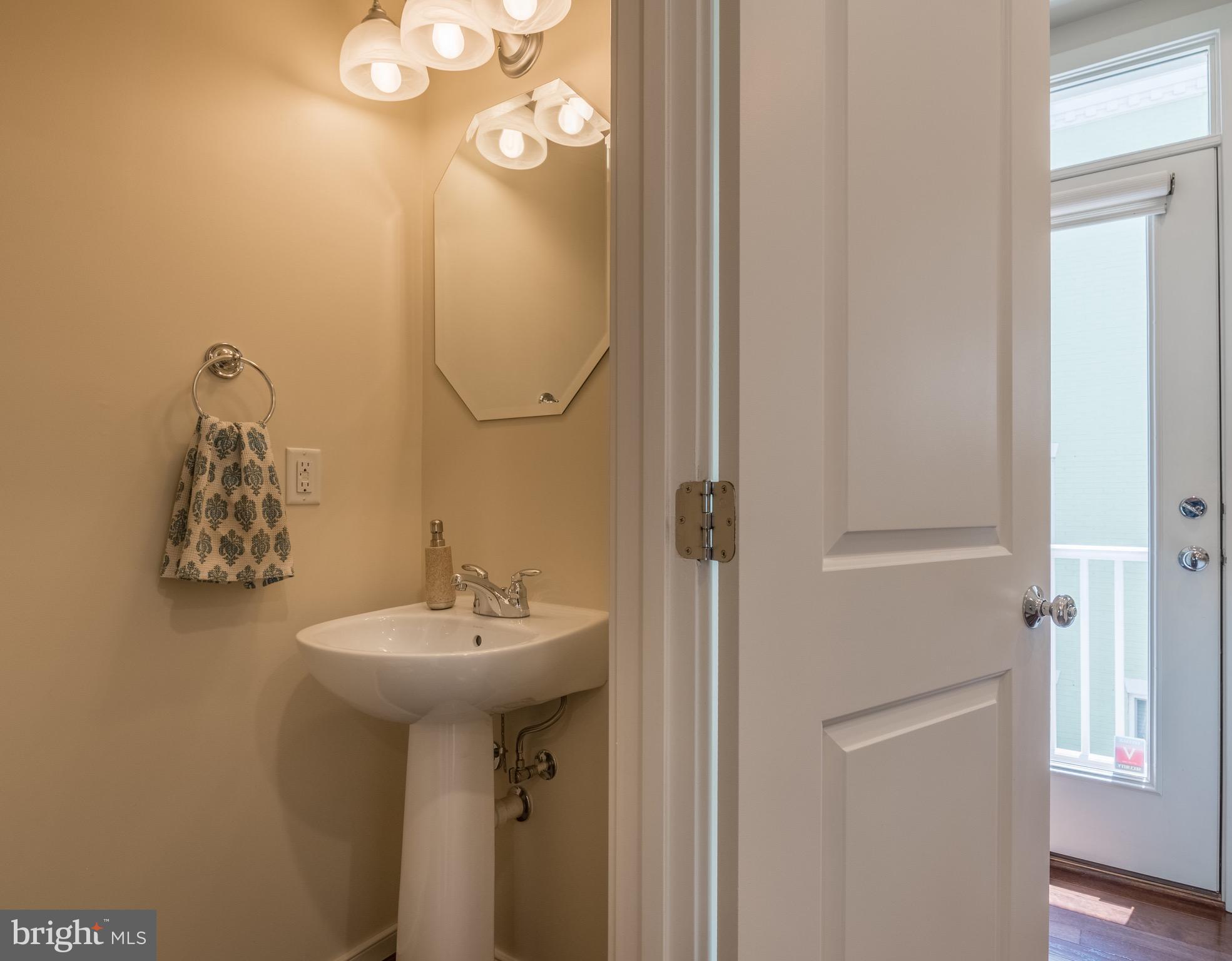 331 K Street Southeast Washington, DC 20003 - Photo 11 of 30 Bath