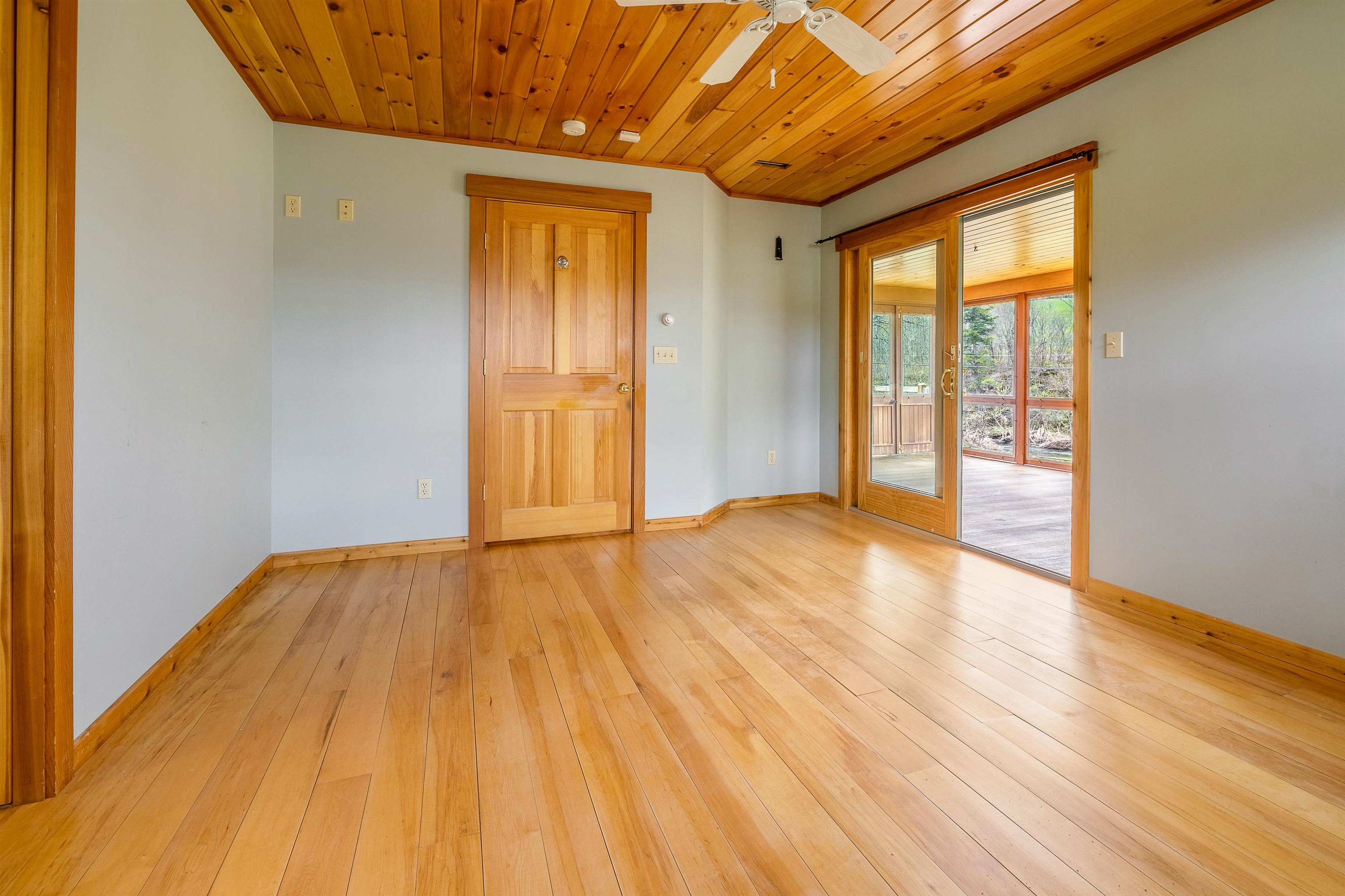 49 Highway 12 Pomfret, VT 05091 - Photo 11 of 36