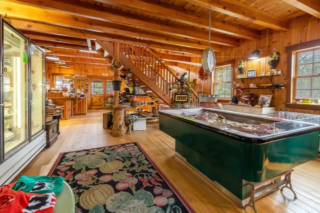 $846,000 | 49 Highway 12, Pomfret, VT 05091