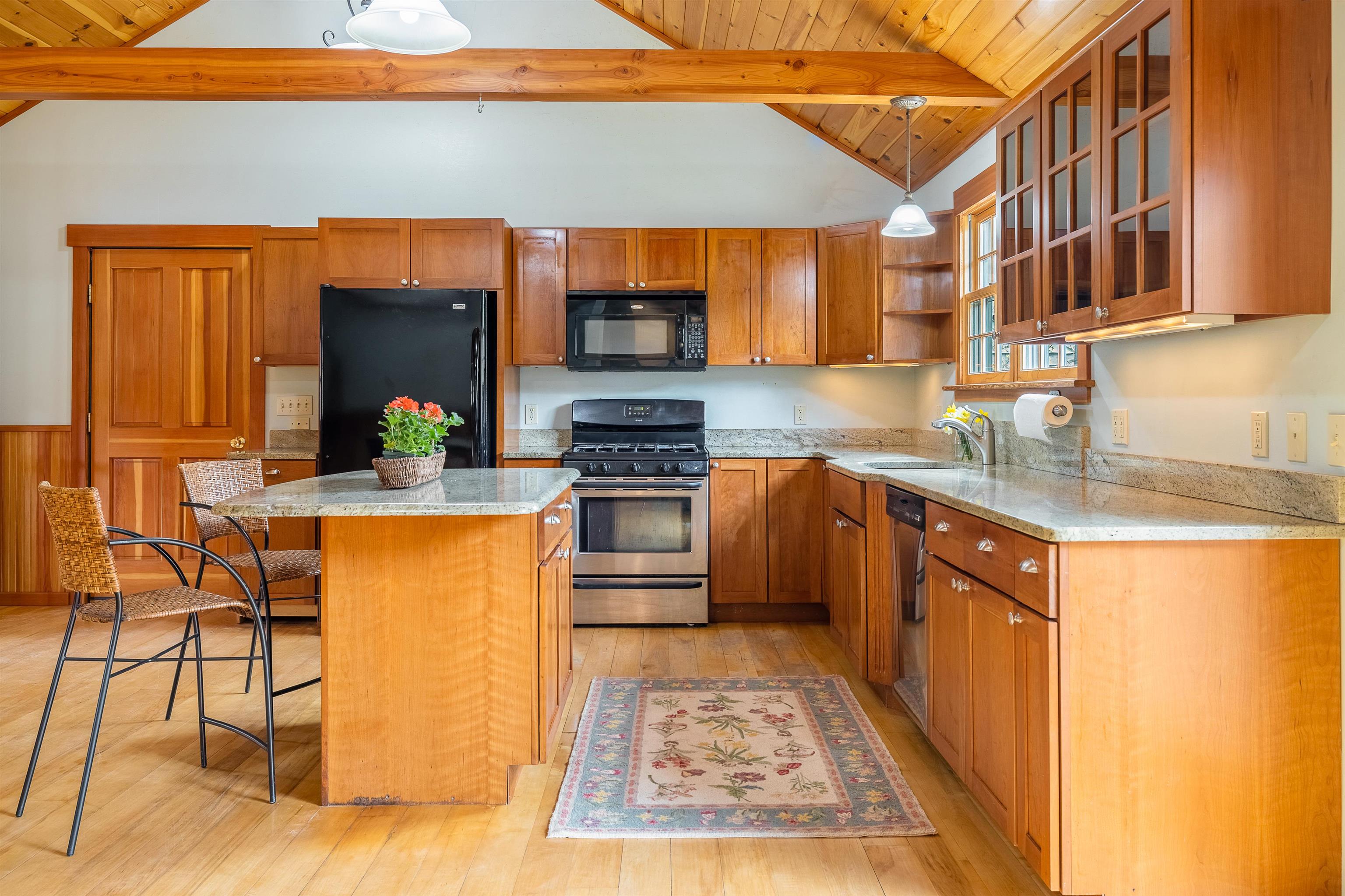 49 Highway 12 Pomfret, VT 05091 - Photo 6 of 36