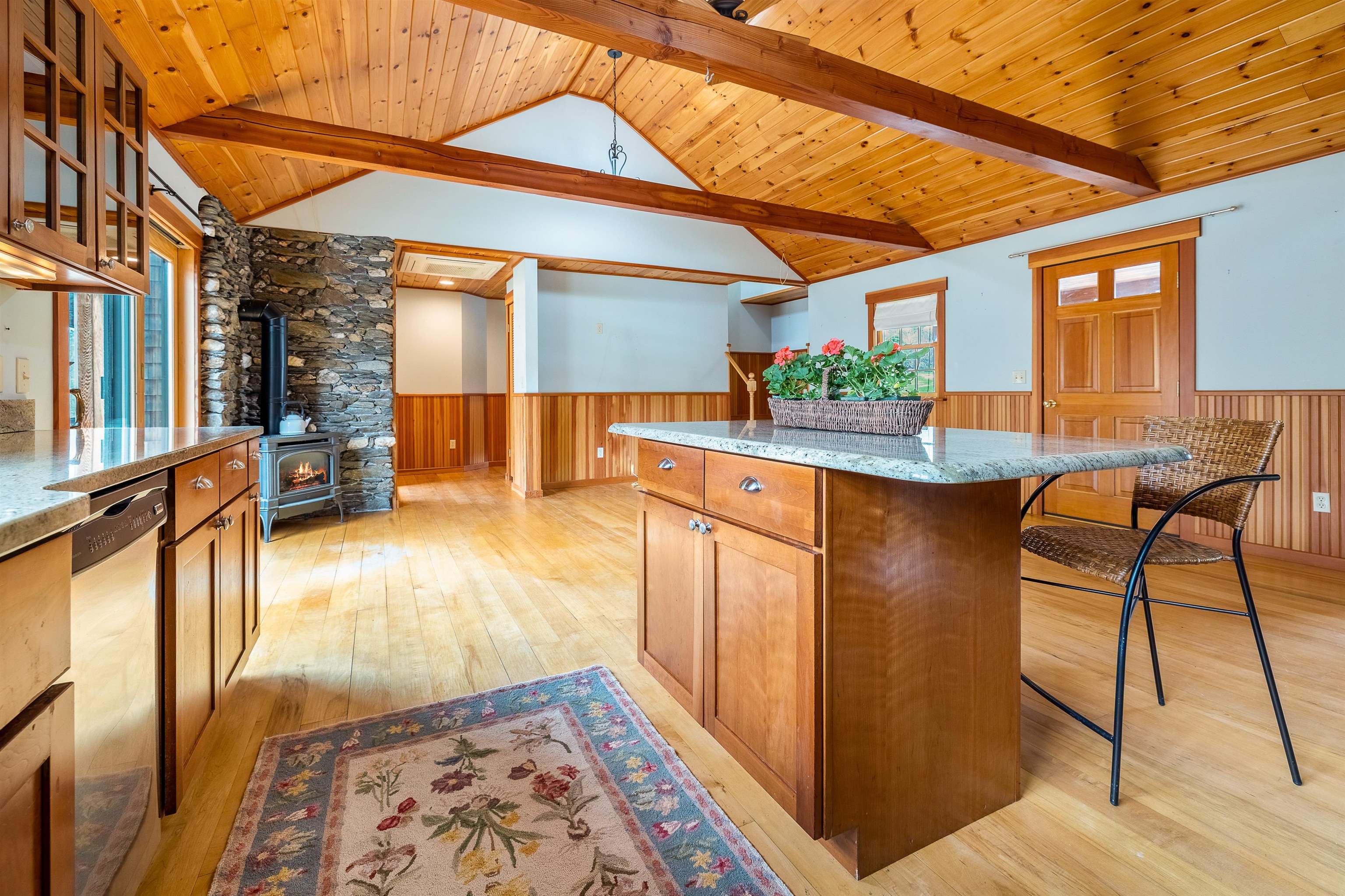 49 Highway 12 Pomfret, VT 05091 - Photo 7 of 36