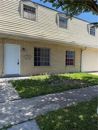 $1,700 | 203 East Moreau Street, Chalmette, LA 70043