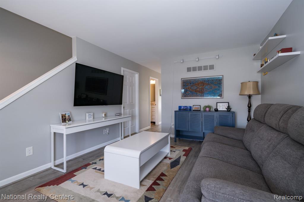 4949 Crooks Road Royal Oak, MI 48073 - Photo 6 of 29 Gallery Image 6