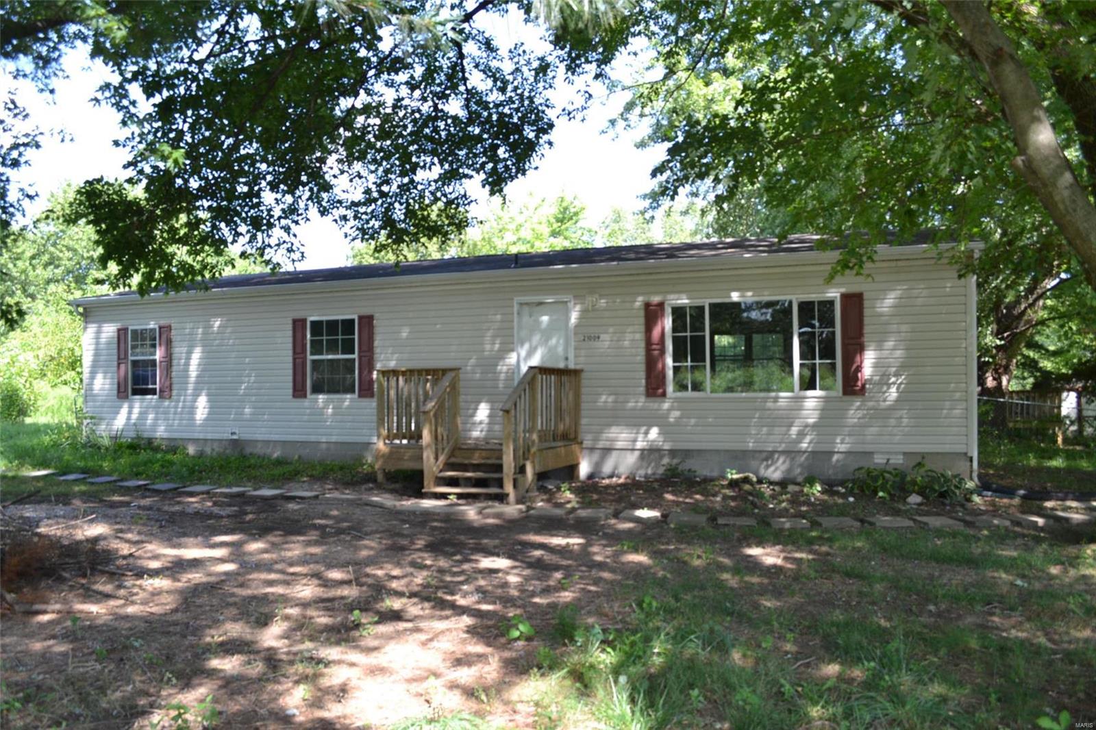 21009 Walcott Road Carlyle, IL 62231 - Photo 2 of 20