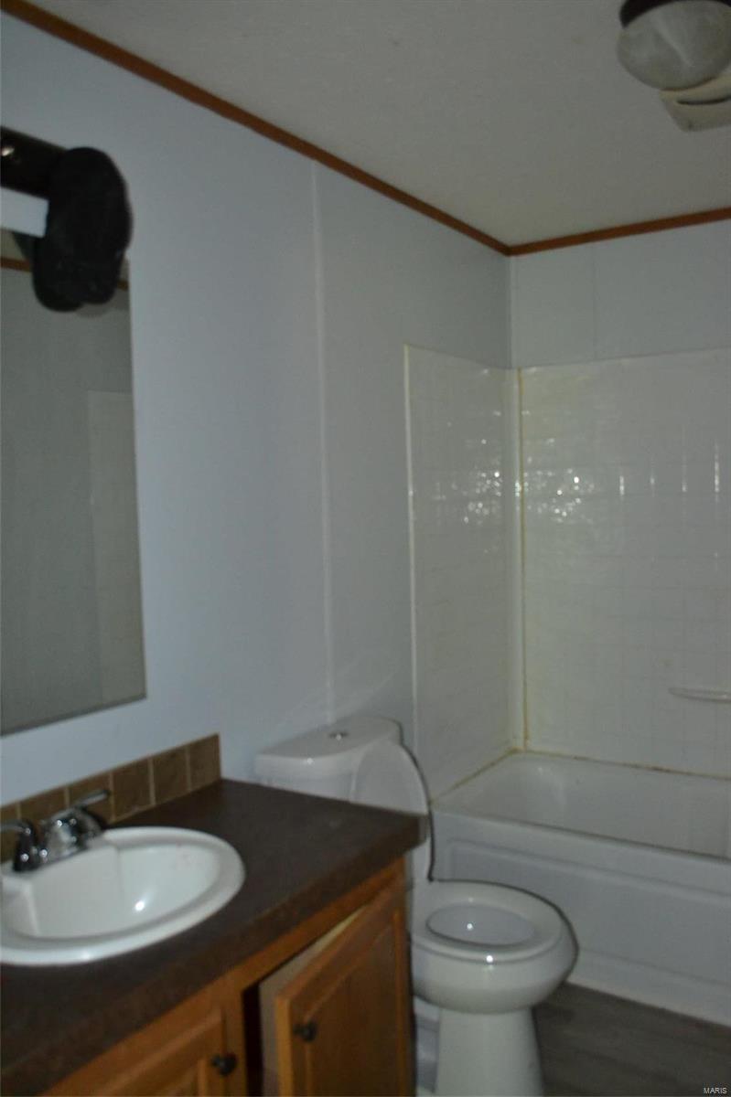 21009 Walcott Road Carlyle, IL 62231 - Photo 18 of 20