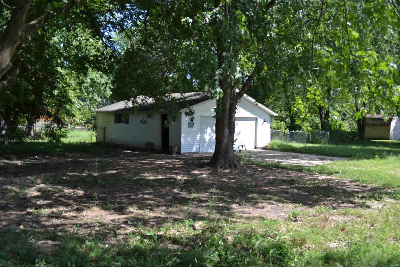 21009 Walcott Road Carlyle, IL 62231 - Photo 4 of 20