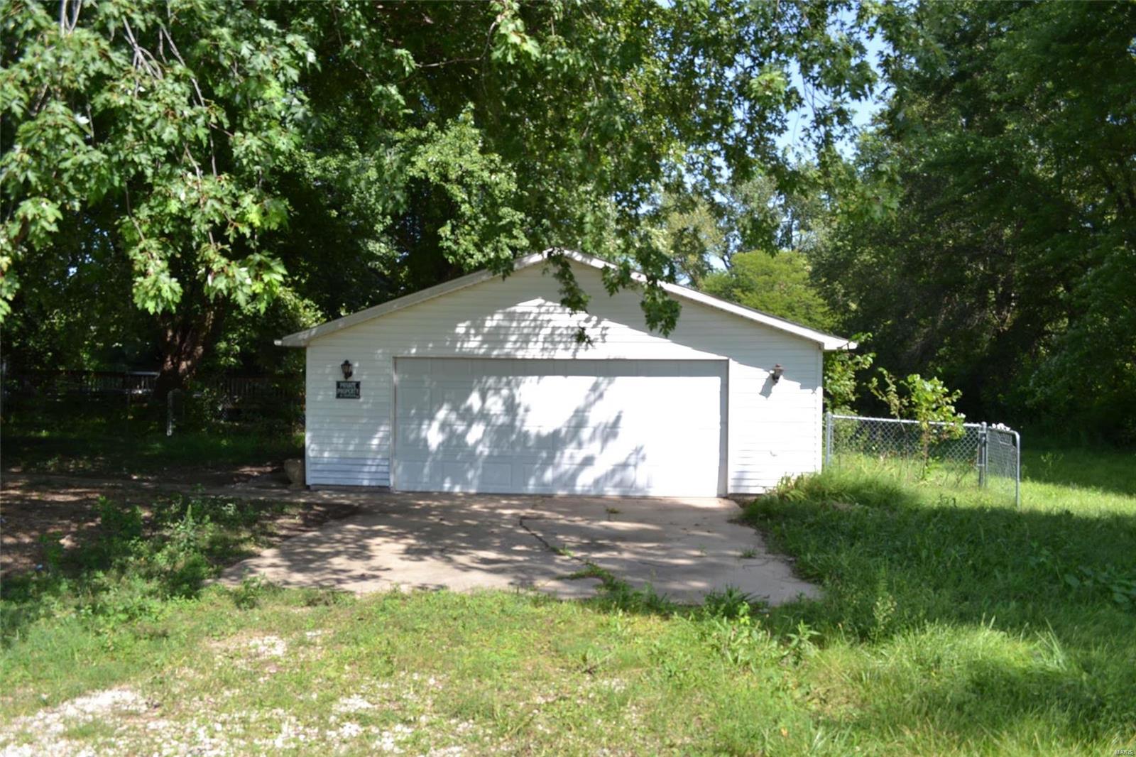 21009 Walcott Road Carlyle, IL 62231 - Photo 5 of 20