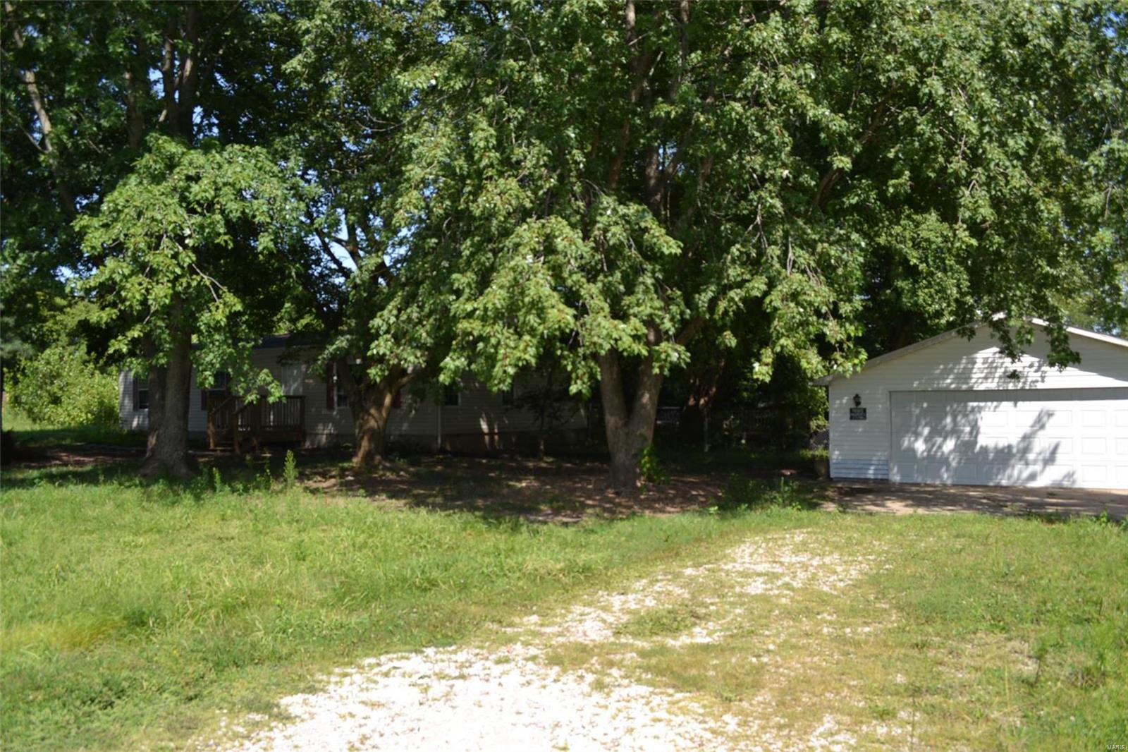 21009 Walcott Road Carlyle, IL 62231 - Photo 6 of 20