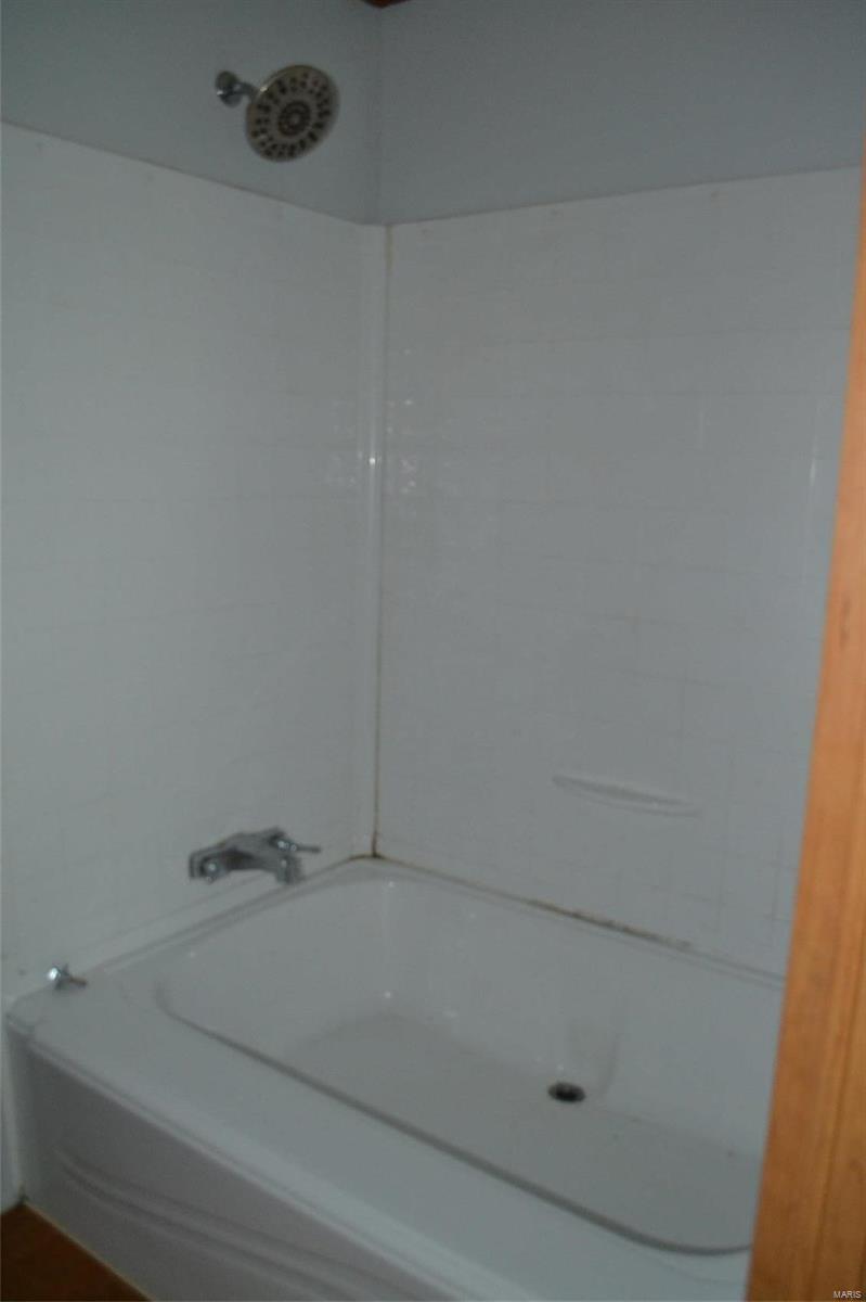 21009 Walcott Road Carlyle, IL 62231 - Photo 10 of 20
