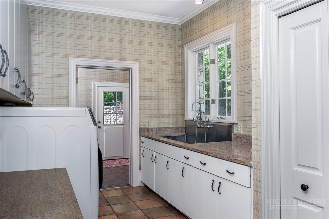 5712 Summit Road Purlear, NC 28665 - Photo 28 of 50
