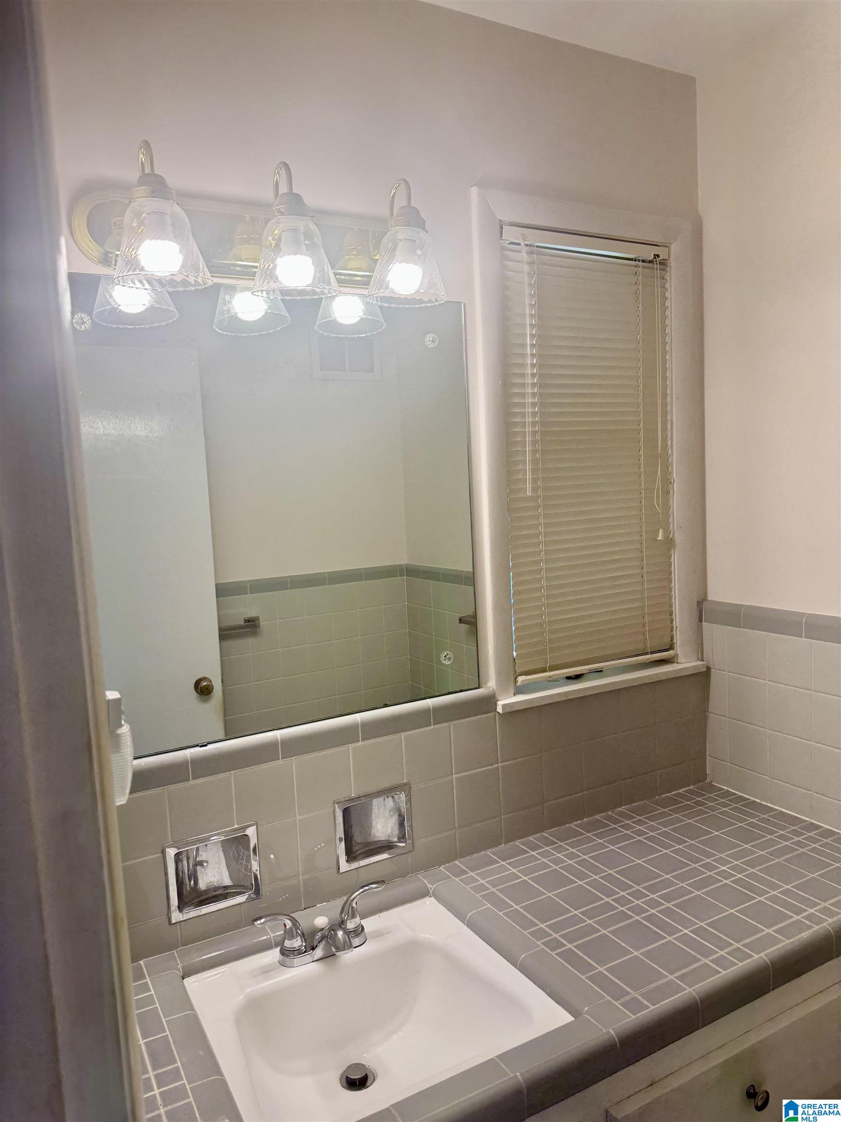 907 Barnisdale Road Birmingham, AL 35235 - Photo 10 of 19